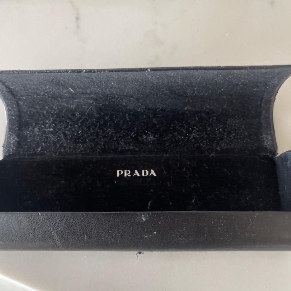 Prada case - Picture 3 of 3